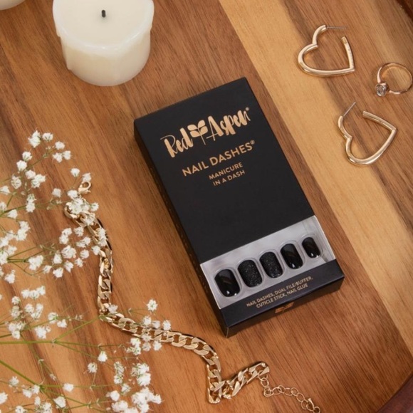 Ali’s Black Tie Affair Red Aspen Nail Dashes short square - Picture 3 of 5